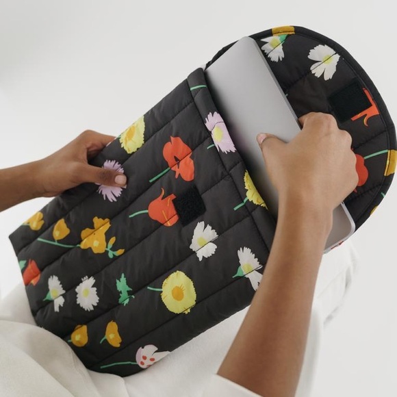 BAGGU Handbags - BAGGU WILDFLOWER PUFFY LABTOP TABLET SLEEVE CASE